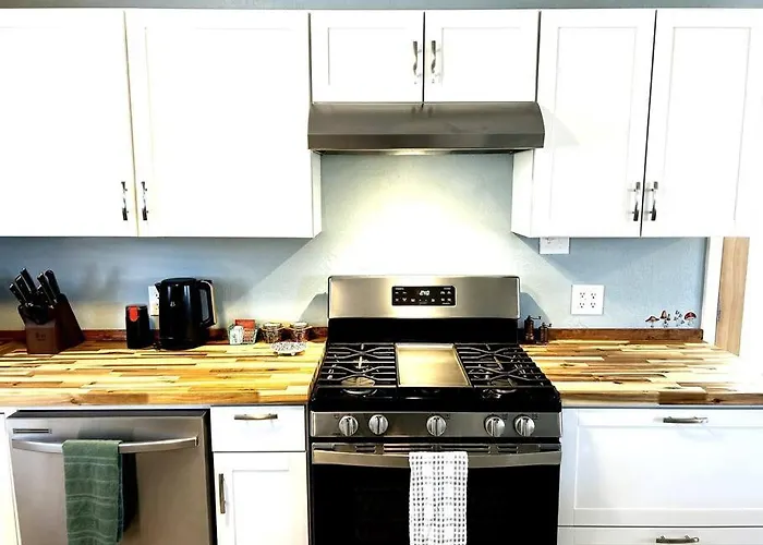Fully Furnished, Serene Taos House