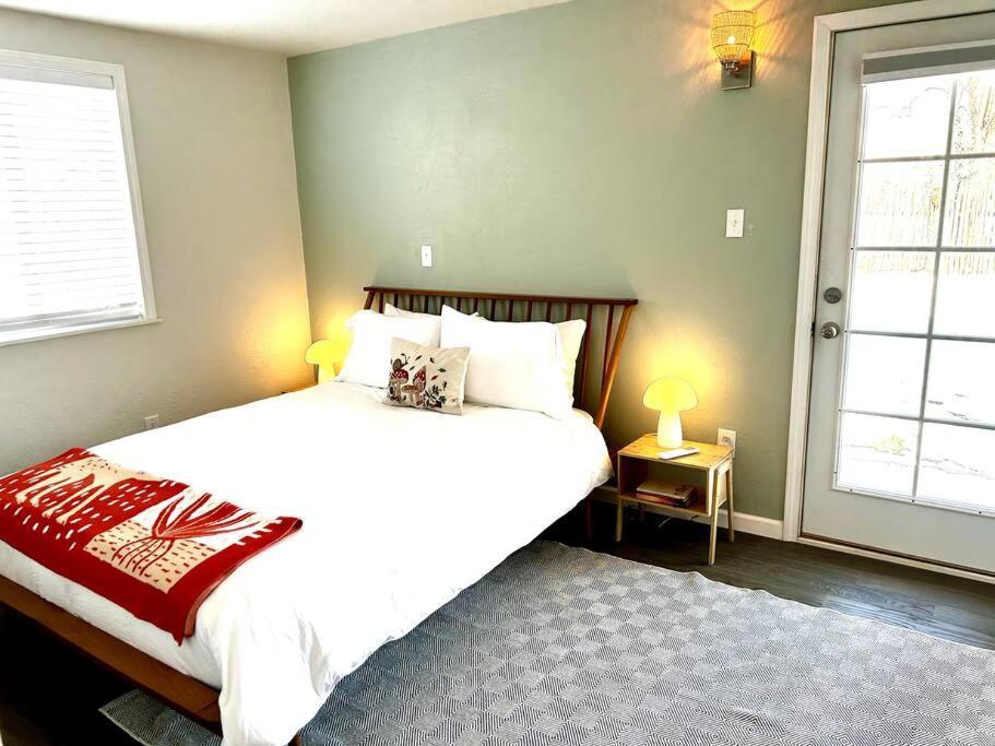 Fully Furnished, Serene House Taos