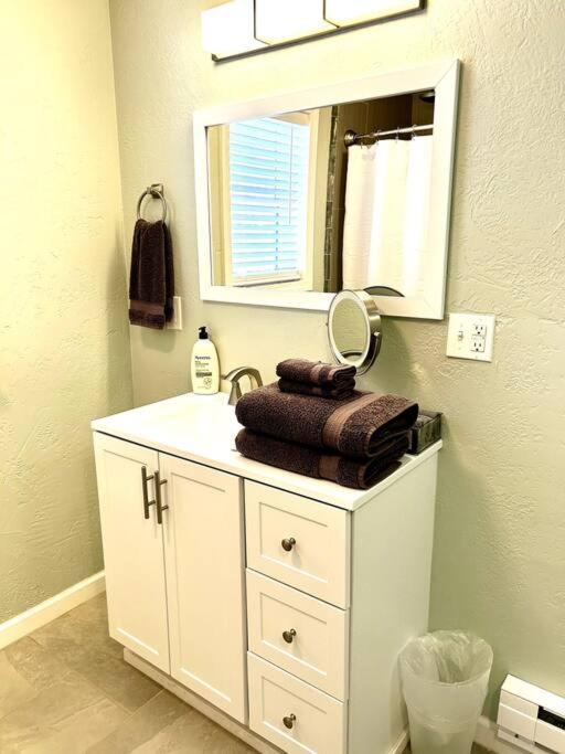 Fully Furnished, Serene House Holiday home Taos